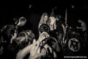 Becca Macintyre von den Marmozets live im Blue Shell in Köln 2015
